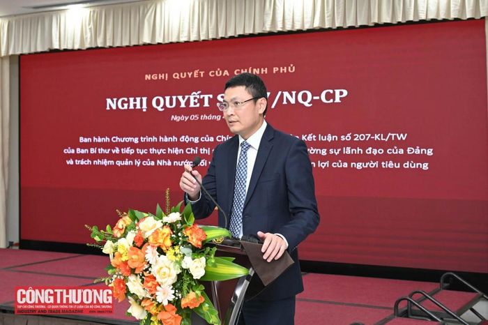 Đồng chí Trịnh Anh Tuấn - Bí thư Đảng ủy, Chủ tịch Ủy ban Cạnh tranh Quốc gia, Bộ Công Thương phát biểu tại Hội nghị