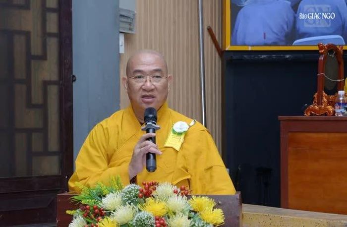 Thượng tọa Thích Phước Nguyên phát biểu cảm tạ