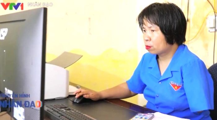 Từ người từng cần một cơ hội, chị Nha trở thành người trao cơ hội cho hơn 720 người khuyết tật. (Ảnh: Nối trọn yêu thương).