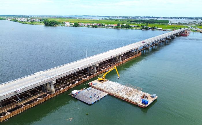 Trong năm 2026, sẽ triển khai 6 cửa van, trong đó 4 cái sửa chữa và 2 cái thay mới, đến nay đã thi công hoàn thành theo đúng tiến độ. Phần cơ khí, đã hoàn thành lắp đặt các chi tiết dưới nước, đang triển khai lắp cửa và thiết bị, dự kiến hoàn thành 6 cửa van vào ngày 31/8 tới.