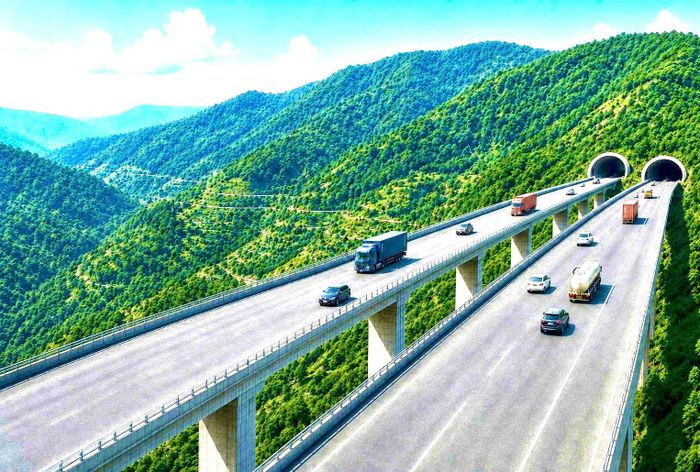 Dự án thành phần 2 có nhiều công trình có cấp kỹ thuật đặc biệt như: hầm An Khê dài 2,8km, hầm Mang Yang ở độ cao gần 100m so với mặt đất tự nhiên; 02 cầu Hà Tam và cầu Ba La 2 có chiều cao trụ xấp xỉ 100m, là trụ cầu cao nhất Việt Nam hiện nay.
