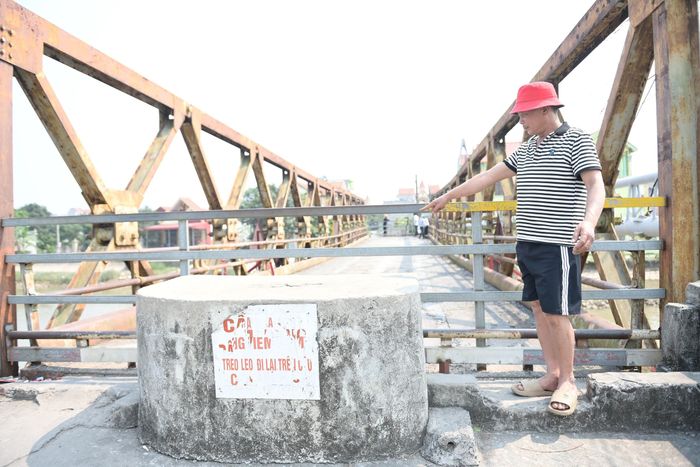 Cầu sắt kênh Quần Liêu tạm dừng lưu thông từ năm 2022 để đảm bảo an toàn.