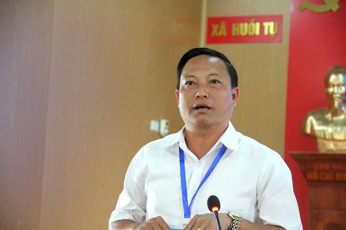 Ông Dềnh Bá Lồng, Chủ tịch UBND xã Huồi Tụ chia sẻ về những khó khăn người dân trong xã Huồi Tụ nói riêng và các xã trong khu vực nói chung khi tuyến đường chưa được nâng cấp, sửa chữa kịp thời.