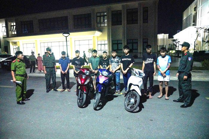 Nhóm thanh thiếu niên mang theo hung khí, điều khiển xe mô tô chạy tốc độ cao, lạng lách trên nhiều tuyến đường ở TP Huế.