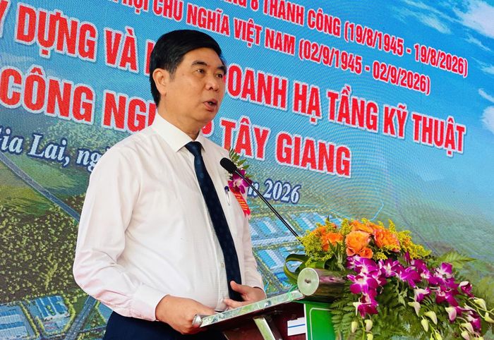Phó chủ tịch UBND tỉnh Gia Lai Lâm Hải Giang phát biểu tại lễ khởi công.
