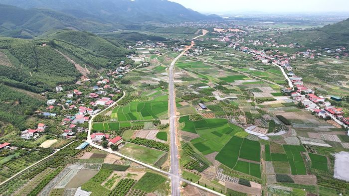 Trong đó, giải phóng mặt bằng kéo dài, giá cả vật liệu tăng cao khiến dự án gặp nhiều khó khăn, chậm tiến độ hoàn thành.