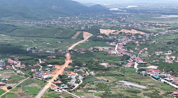 Gói thầu số 4, dự án xây dựng đường tỉnh 293 kéo dài đang được nhà thầu đề nghị tạm dừng thi công vì gặp nhiều khó khăn.