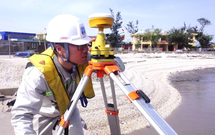 Định mức kinh tế - kỹ thuật khảo sát đo sâu quy định mức hao phí về vật liệu, nhân công và máy thi công để hoàn thành một đơn vị khối lượng công việc (Ảnh minh hoạ).