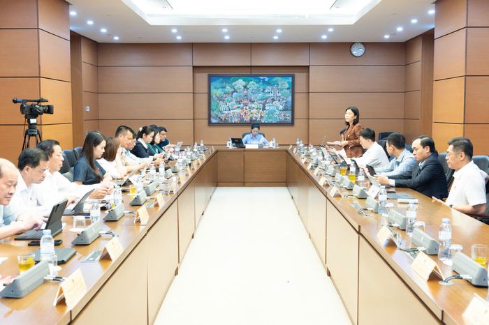 Quang cảnh phiên họp Tổ 16 chiều 19/8, thảo luận về định hướng sửa đổi Luật Kinh doanh bất động sản. Ảnh: Media Quốc hội.