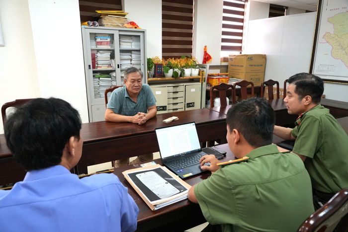 Khởi tố hai đối tượng trong đường dây vận chuyển, mua bán 9.300 kíp nổ điện.