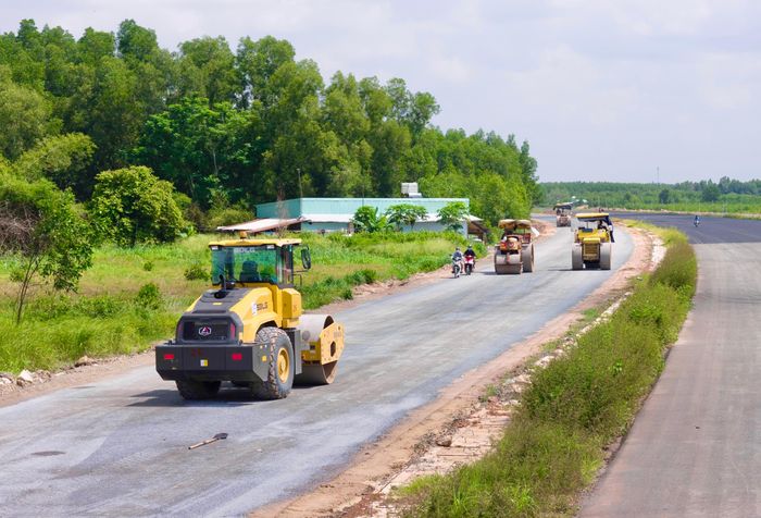 Không chỉ giải quyết bài toán kết nối giao thông, tuyến đường còn được kỳ vọng mở rộng không gian phát triển đô thị, công nghiệp và dịch vụ tại khu vực phía Đông TP.HCM, đồng thời tạo thêm dư địa khai thác hiệu quả hệ thống hạ tầng giao thông liên vùng, kết nối thuận lợi về sân bay Long Thành.