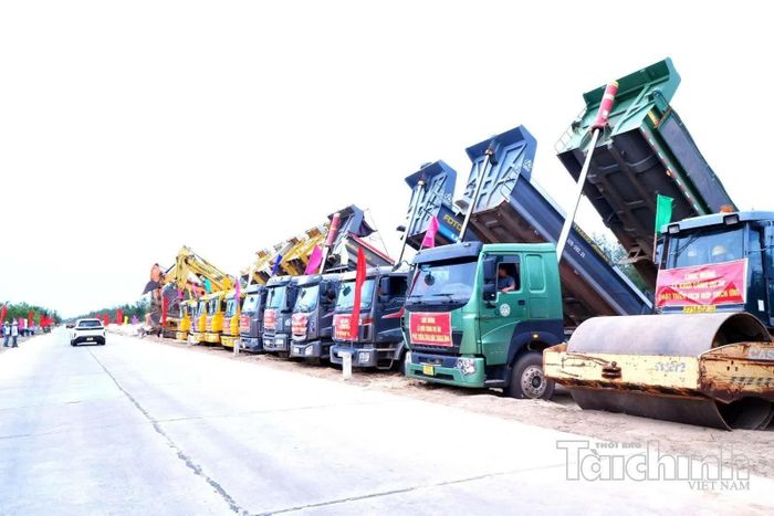 Dự án thành phần 2 thuộc Dự án Phát triển tích hợp thích ứng nhằm xây dựng tuyến đường ven biển ĐT.639, đoạn Mỹ Thành - Lại Giang. Ảnh: Sơn Thuận