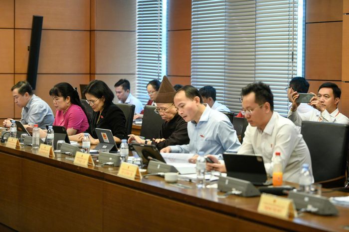Đoàn ĐBQH tỉnh Quảng Ninh tham dự phiên thảo luận tại Tổ, Kỳ họp không thường lệ thứ Nhất, Quốc hội Khóa XVI. Ảnh: Mạnh Hưng