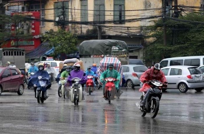 Khu vực Hà Nội có lúc có mưa rào và dông, cục bộ có nơi mưa to (mưa tập trung vào chiều tối và đêm). Ảnh minh họa