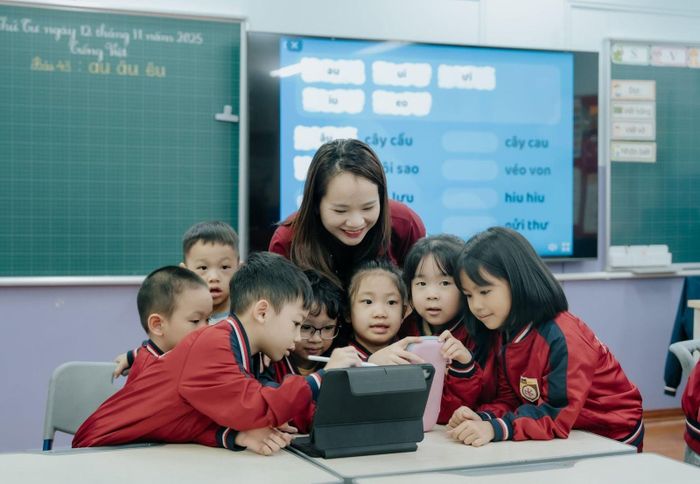 Lần đầu tiên cho phép nhà trường tổ chức kiểm tra, đánh giá định kì bằng bài kiểm tra trên máy tính.. Ảnh: MOET
