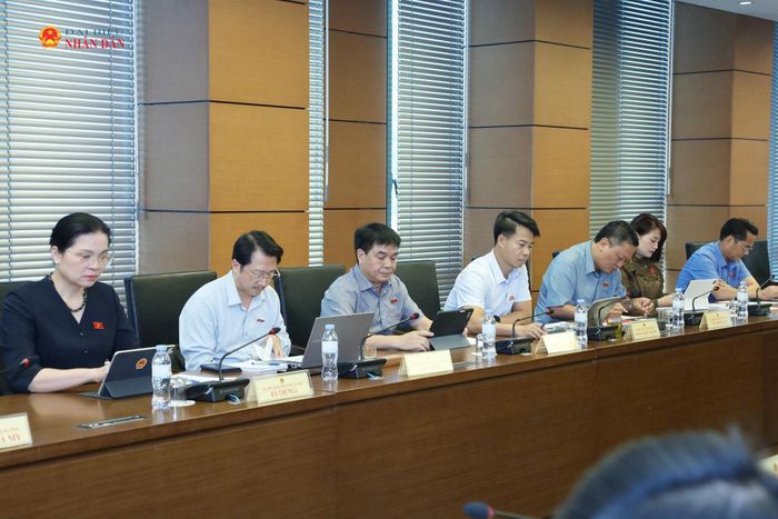 Đoàn ĐBQH tỉnh Lai Châu tại phiên thảo luận tổ sáng 19/8