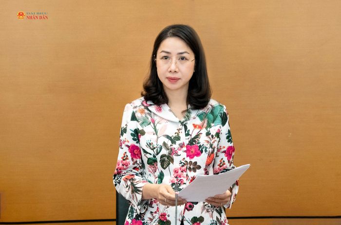 ĐBQH Phan Thị Thùy Linh (Thanh Hóa) phát biểu. Ảnh: Lâm Hiển