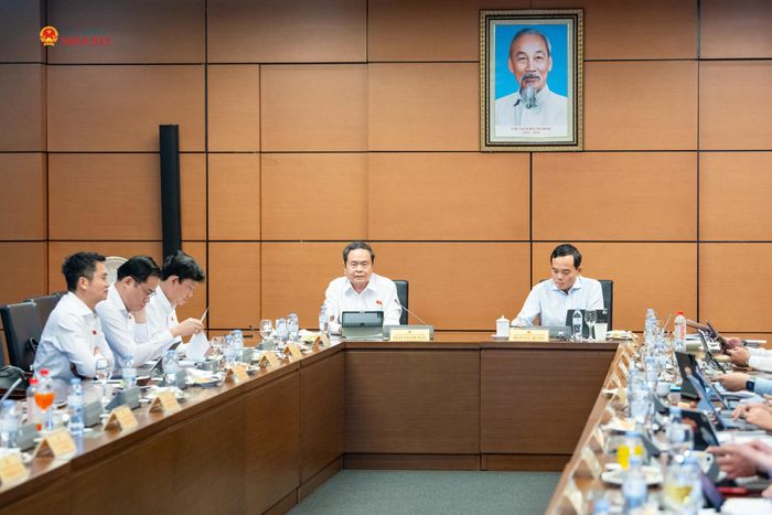 Toàn cảnh phiên thảo luận Tổ 2