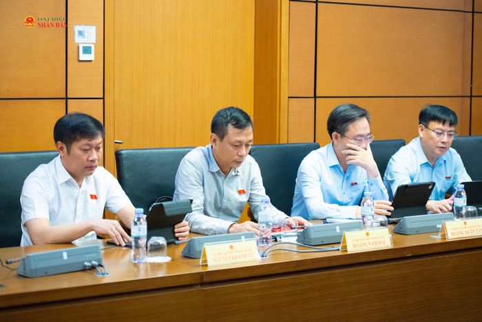 Đoàn ĐBQH Quảng Trị tham dự phiên họp Tổ 13
