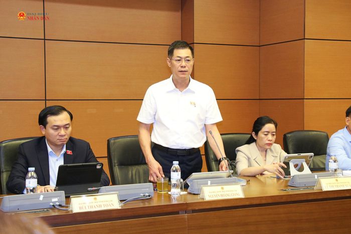 ĐBQH Nguyễn Hoàng Giang (Đắk Lắk) phát biểu. Ảnh: Đắc Trường