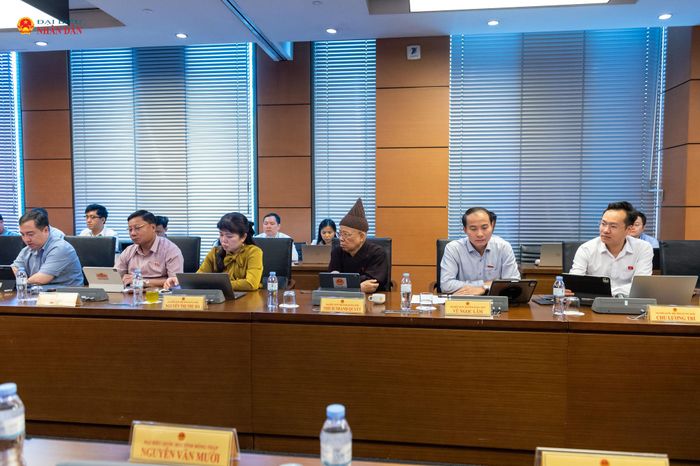 Đoàn ĐBQH tỉnh Quảng Ninh tại phiên thảo luận Tổ, sáng 19/8. Ảnh: Mạnh Hưng
