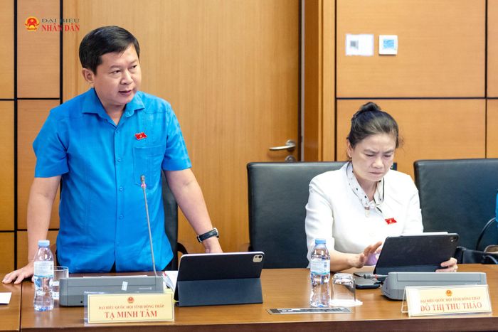 ĐBQH Tạ Minh Tâm (Đồng Tháp) phát biểu. Ảnh: Mạnh Hưng