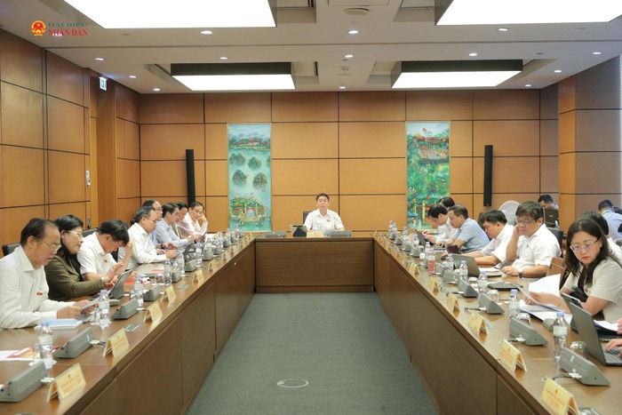 Toàn cảnh phiên thảo luận tại Tổ 4 (Đoàn ĐBQH TP.Huế, tỉnh Lào Cai, Khánh Hòa)