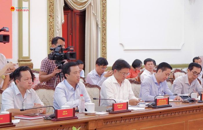 Các đại biểu tại cuộc làm việc. Ảnh: Hoa Lê