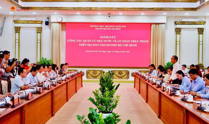 Quang cảnh cuộc làm việc. Ảnh: Hoa Lê