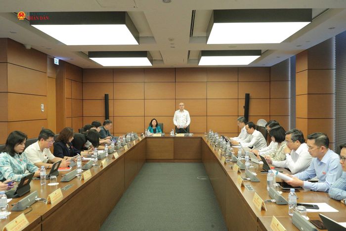 Toàn cảnh phiên thảo luận tại Tổ 15 (Đoàn ĐBQH TP. Đà Nẵng, tỉnh Phú Thọ)