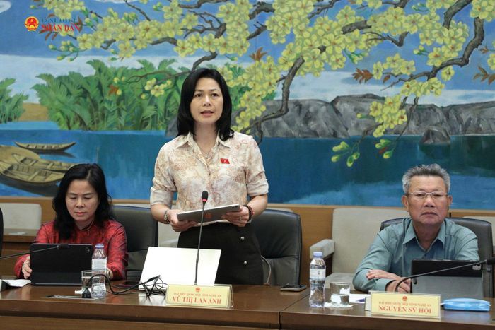 ĐBQH Vũ Thị Lan Anh (Nghệ An) phát biểu