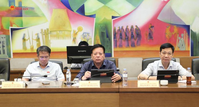Các ĐBQH tỉnh Lâm Đồng tham gia thảo luận tổ