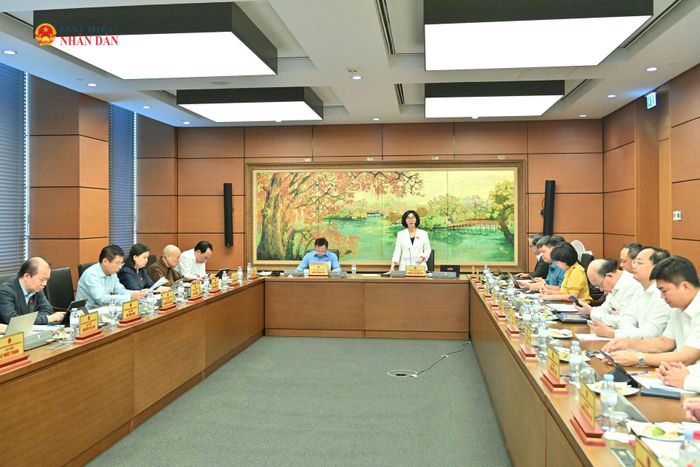Quang cảnh thảo luận tại Tổ 1. Ảnh: Quang Khánh