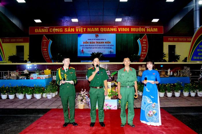 Diễn đàn Thanh niên với chủ đề "Cán bộ, đoàn viên Đoàn cơ sở Trung đoàn 12 nói không với vi phạm pháp luật Nhà nước, kỷ luật Quân đội". Ảnh: Đình Tuyển