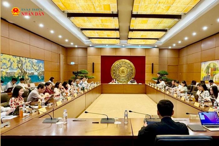 Toàn cảnh phiên thảo luận Tổ 7, sáng 19/8.