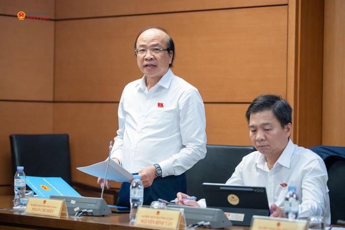 Chủ nhiệm Ủy ban Pháp luật và Tư pháp Phan Chí Hiếu, ĐBQH tỉnh Cà Mau phát biểu