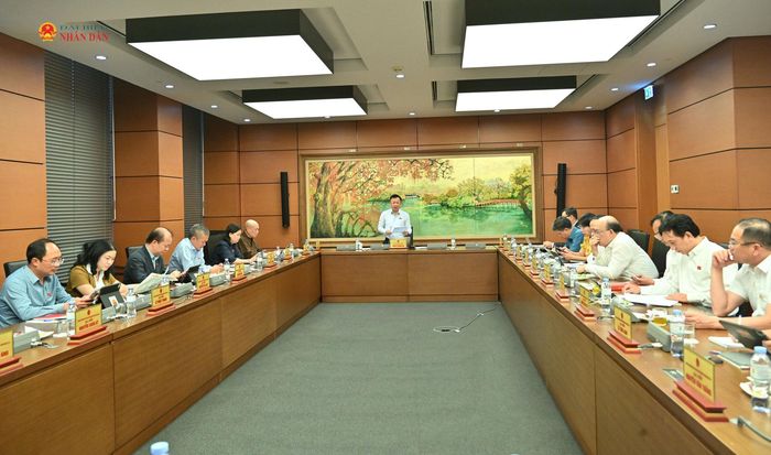 Quang cảnh thảo luận Tổ 1. Ảnh: Quang Khánh