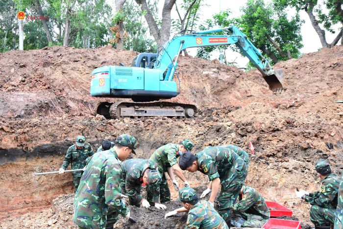 Các lực lượng tiếp tục triển khai công tác tìm kiếm, quy tập hài cốt liệt sĩ tại Khu B