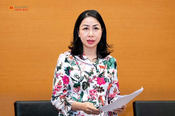 ĐBQH Phan Thị Thùy Linh (Thanh Hóa) phát biểu. Ảnh: Lâm Hiển