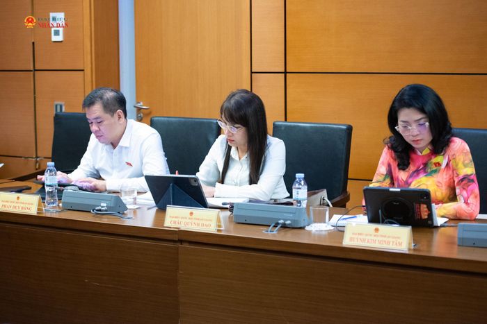 Đoàn ĐBQH An Giang tham dự phiên thảo luận Tổ 13