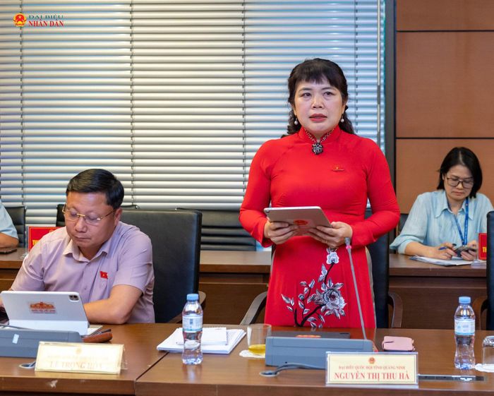 ĐBQH Nguyễn Thị Thu Hà (Quảng Ninh) phát biểu thảo luận tại Tổ 14, chiều 19/8. Ảnh: Mạnh Hưng