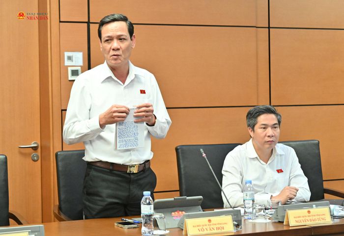 ĐBQH Võ Văn Hội (Vĩnh Long) phát biểu tại tổ