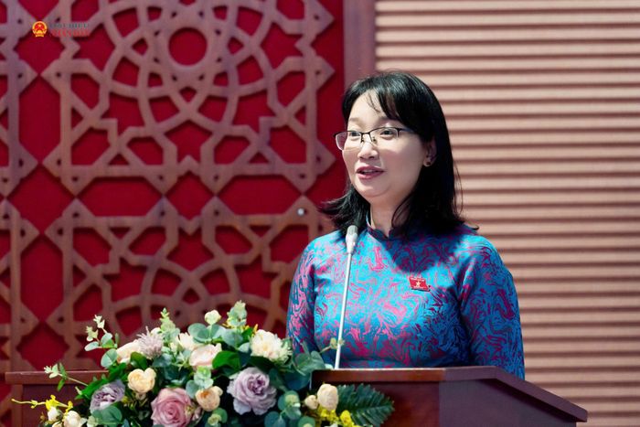Phó Trưởng Đoàn ĐBQH hoạt động chuyên trách TP. Hồ Chí Minh Trần Thị Diệu Thúy - Chủ tịch Nhóm ĐBQH hoạt động chuyên trách ở địa phương phát biểu