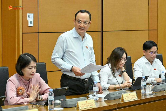 ĐBQH Nguyễn Ngọc Sơn (TP. Hải Phòng) phát biểu thảo luận Tổ 11, chiều 19/8