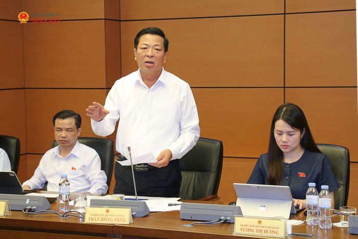 ĐBQH Trần Hồng Minh (Cao Bằng) phát biểu thảo luận tại Tổ 16