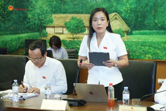 ĐBQH Triệu Thị Ngọc Diễm (TP. Cần Thơ) phát biểu thảo luận tại Tổ 9