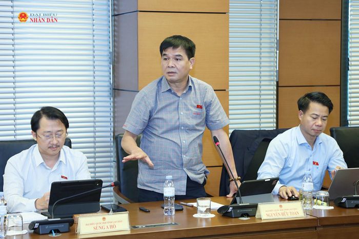 ĐBQH Nguyễn Hữu Toàn (Lai Châu) phát biểu thảo luận tại Tổ 9