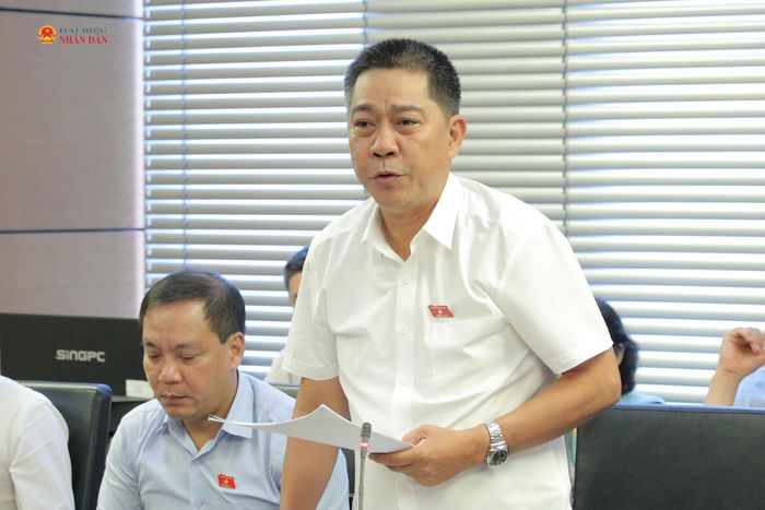ĐBQH Nguyễn Tiến Nam (TP. Huế) phát biểu thảo luận tại Tổ 4