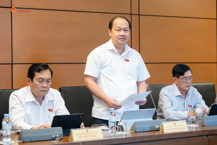 ĐBQH Nguyễn Phương Bắc (Cà Mau) phát biểu thảo luận tại Tổ 8