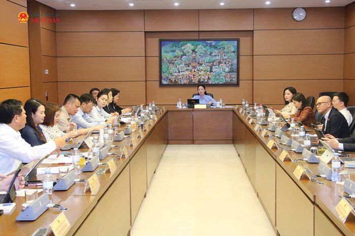 Toàn cảnh phiên thảo luận tại Tổ 16 (Đoàn ĐBQH các tỉnh Cao Bằng, Đắk Lắk và Tuyên Quang)